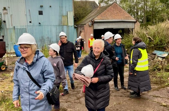 Visitors to Olivers Mill